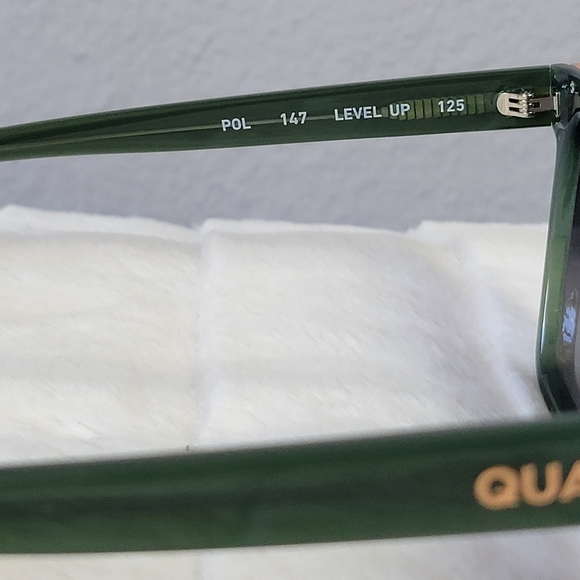 QUAY // ltd ed dramatic chic square frame smoke slightest fade lens sunglasses